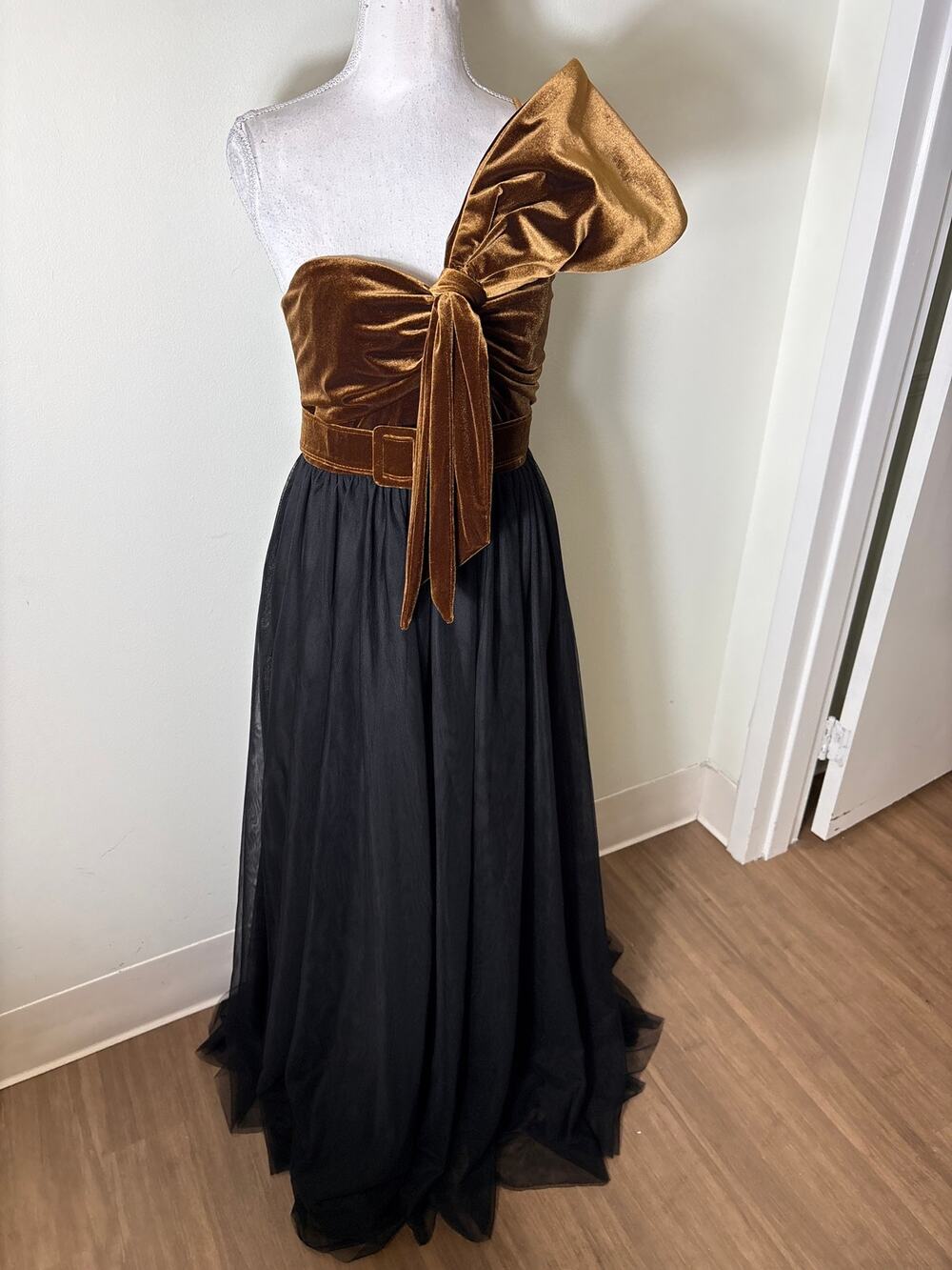 Badgley Mischka Brown Velvet Top Black Tulle Oversized Bow Evening Gown Sz 4